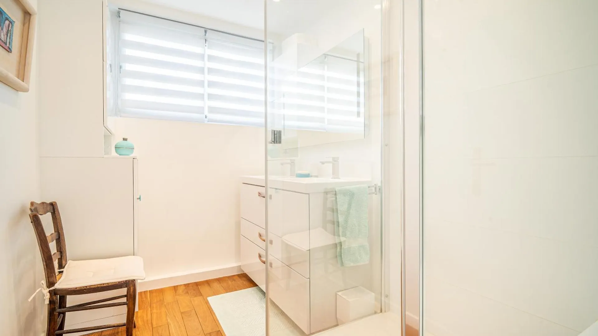 פריז Lovely Apartment With View צרפת